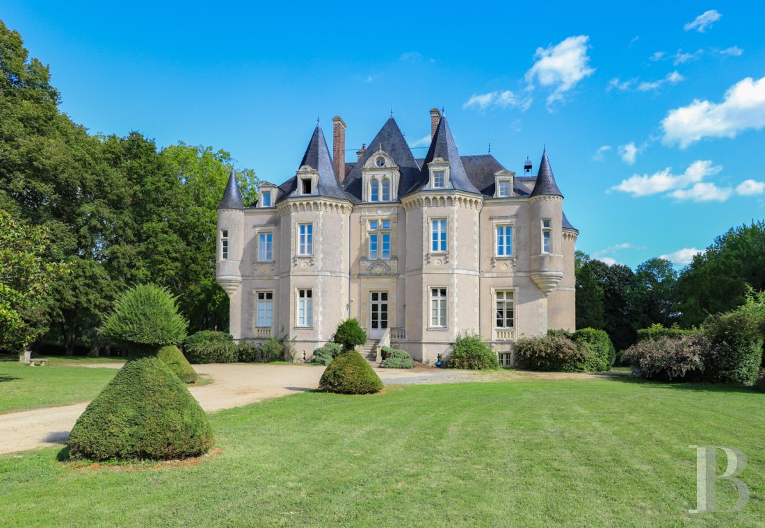 Dans la Sarthe, à l’est du Mans, un château du 19e siècle d’inspiration Renaissance dans son parc de onze hectares - photo  n°30